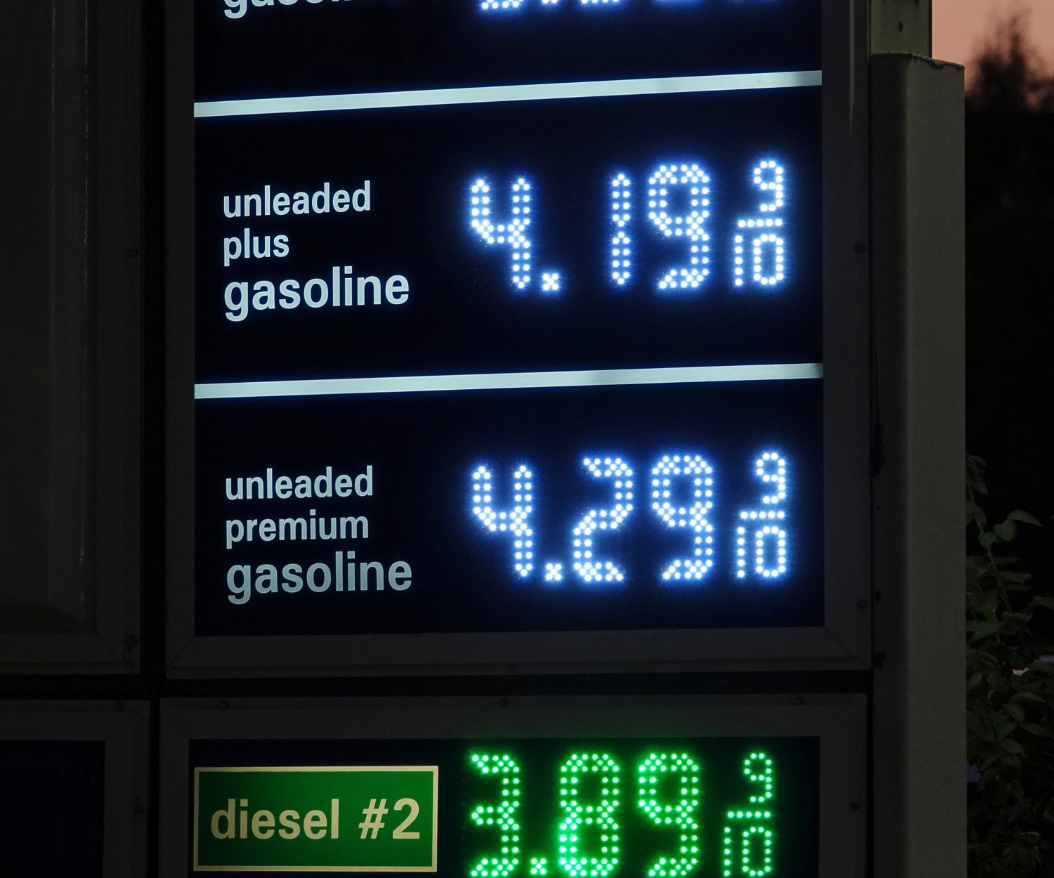 Un afficheur LED de prix pour être visible de jour comme de nuit